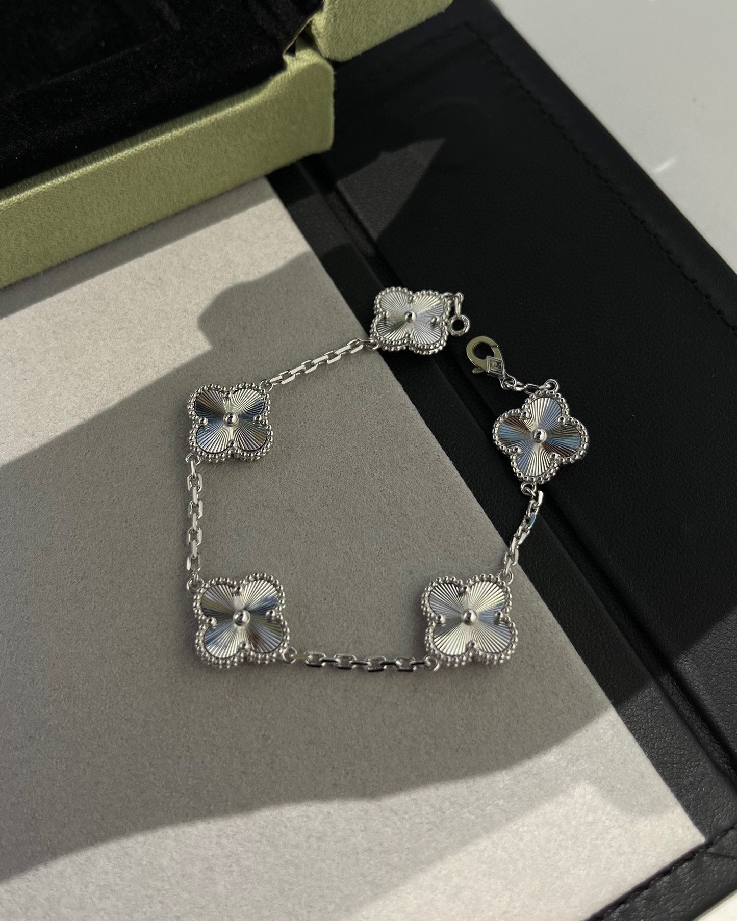 [AuraEcho Jewelry]CLOVER SILVER 5 MOTIFS BRACELET